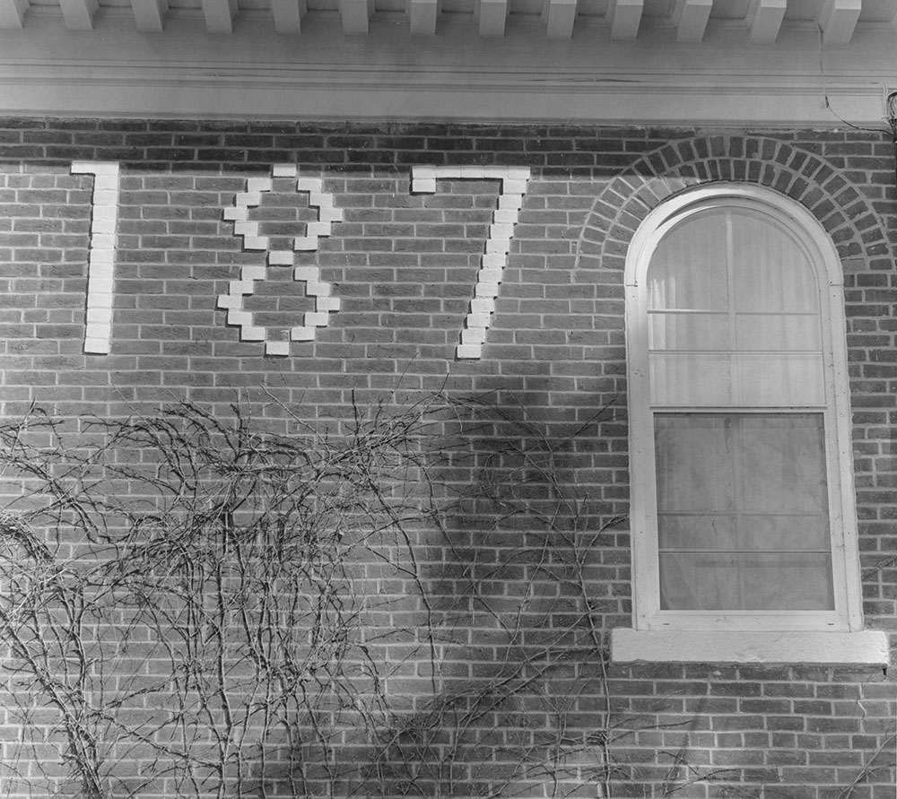 The numbers "1870" were incorporated into the home's brickwork, but the "0" was removed to add a window.