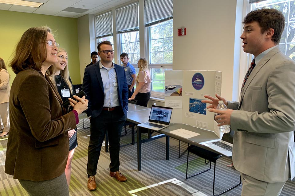 New Venture Pitch contest challenges students to develop, present business ideas