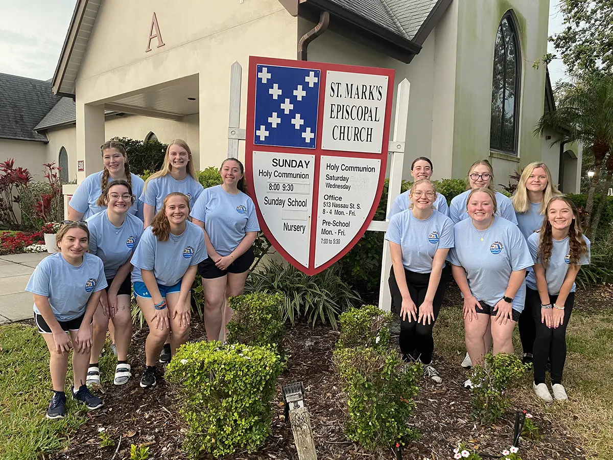 Alternative Spring Break assists Florida communities with hurricane cleanup