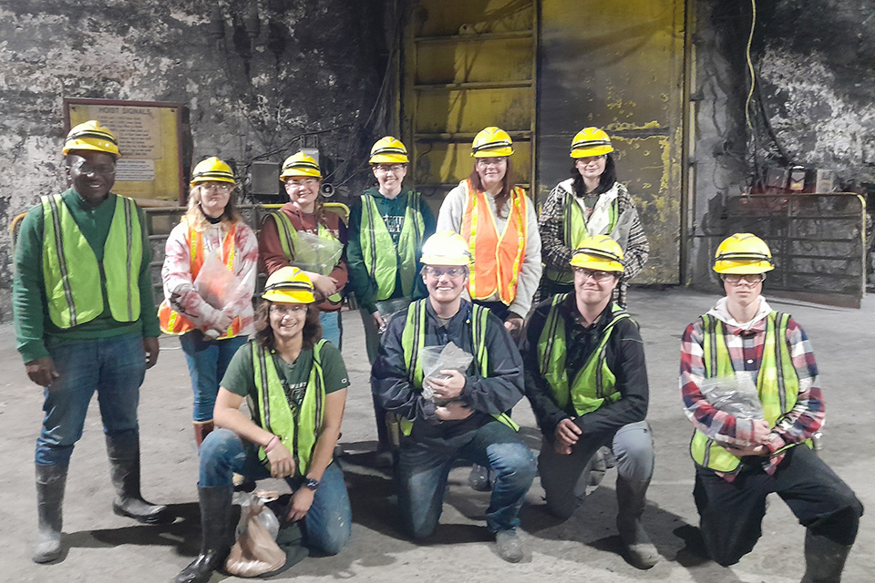 Students, faculty trek through Missouri to study geologic sites 