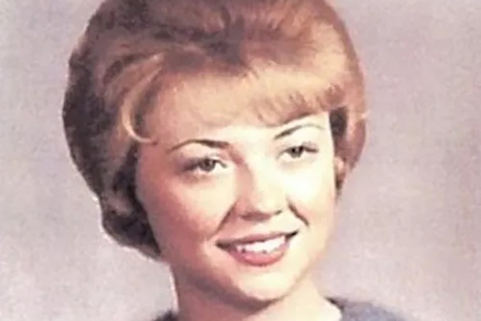 New accounting scholarship honors alumna who was among major’s first graduates