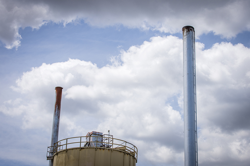 Conversion from centralized steam plant to decentralized hot water plant 