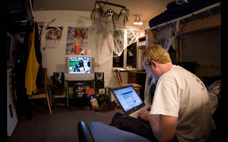 Gateway Notebook Computer (2005) | In 2005, more than 2,200 notebook computers were distributed to students, signaling the beginning of a new Northwest notebook computer program that provided a wireless-ready notebook computer to every student living on campus. Students living off-campus had the opportunity to rent similar notebook computers for the semester. Unlike with the EC Plus program in the 1990s, students embraced the new technology, and desktop computers were removed from residence halls as each student living on campus now had a notebook computer. (Courtesy of the Jean Jennings Bartik Computing Museum)