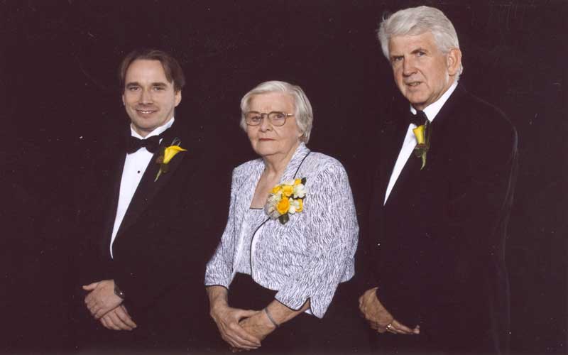 Jean and Bob Metcalfe | Robert Melancton Metcalfe was born in Brooklyn, New York on April 7. Metcalfe is an electrical engineer who co-invented Ethernet, founded 3Com and formulated Metcalfe's Law. Bob Metcalfe was made a Fellow along with Jean Jennings Bartik and Linus Torvalds. (Courtesy of Dr. Jon Rickman, Vice President of Informaiton Technology, Northwest Missouri State University.)