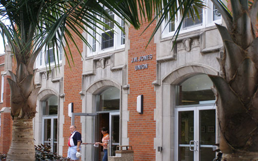 Parents leave the Student Union after dining during SOAR days.