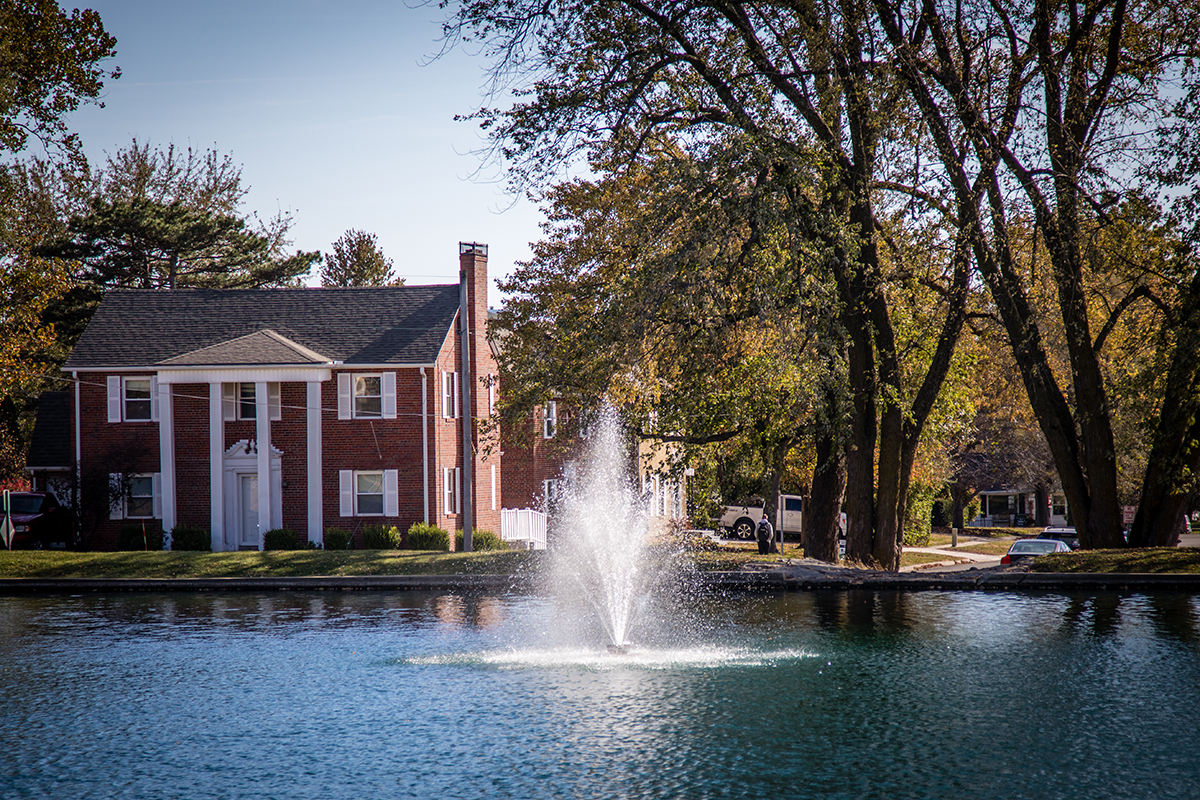 A fountain adds to the water features of Colden Pond. (Photo by Chloe Timmons | Northwest Missouri State University)