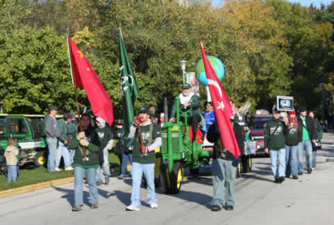 The International Student Organization, in cooperation with the Information Technology department joined together to showcase how the Electronic Campus connected Bearcats around the World during the 2007 Northwest Homecoming Parade.