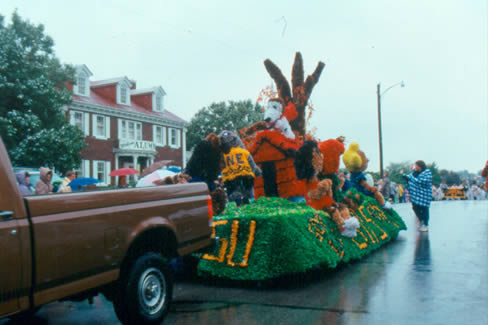 The Peanuts Gang with Snoopy sitting on top of his dog house was just one of the many cartoon-inspired floats that rolled down College Avenue during the 1987 Northwest Homecoming Parade.