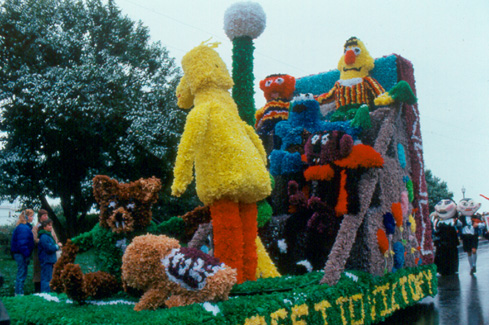 Sesame Street comes to College Avenue during the 1987 Northwest Homecoming Parade.