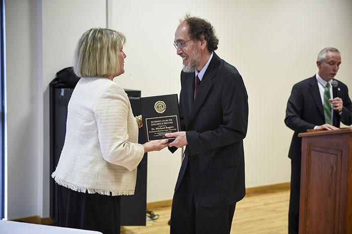 Dr. Michael Rogers, and associate professor in the School of Computer Science and Information Systems, accepts the Governor’s Award for Excellence in Education from Missouri first lady Teresa Parson during a ceremony Thursday in Jefferson City, Missouri. (Missouri Council on Public Higher Education photo)