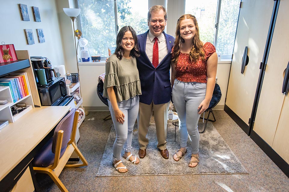 Students earn recognition for room decorating, visit from president 