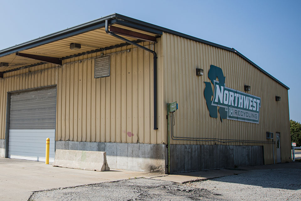 Northwest Recycling Center collecting donations for food pantry