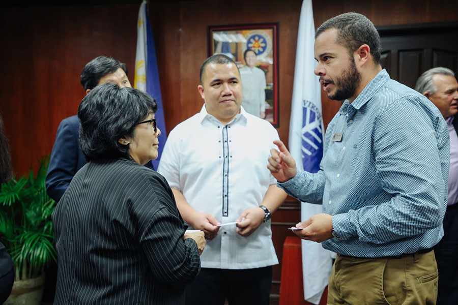 Thomas Merlot (right), the director of Northwest’s International Involvement Center, converses with Maria Antonia Yulo-Loyzaga, the secretary of environment and natural resources of the Philippines, during an October visit to the region.