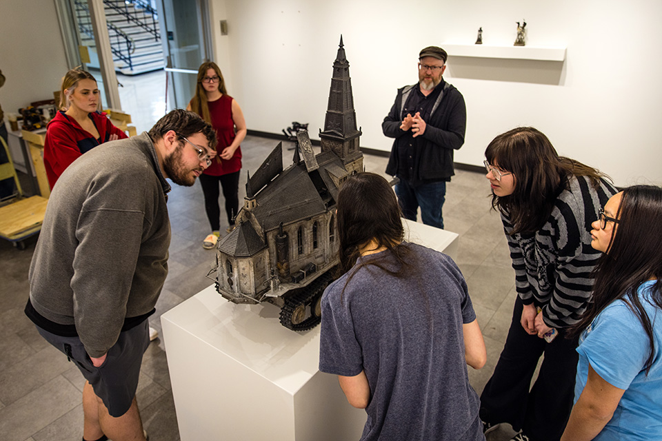 Students take advantage of opportunity to practice sculpture techniques with visiting artist