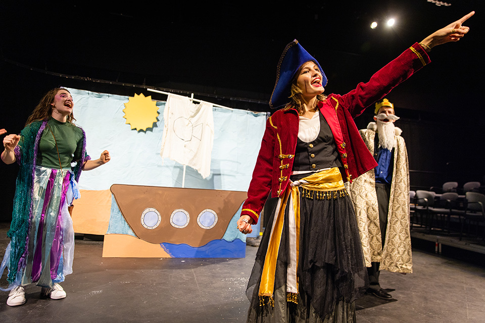 Alpha Psi Omega to present annual children’s show Dec. 13 