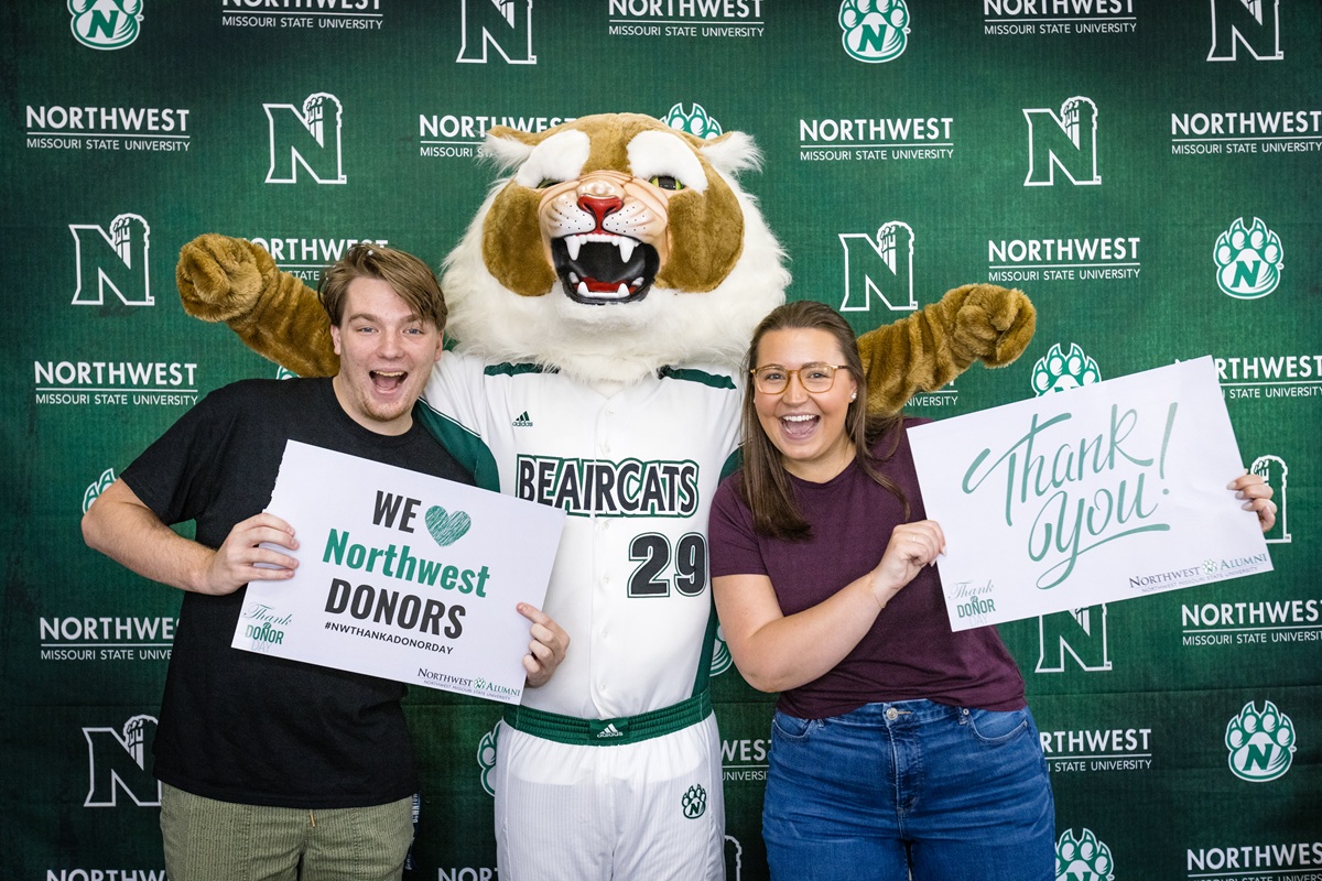 Garrison Kennedy, Northwest's student rights and responsibilities coordinator, and Faith Thompson, Northwest's student involvement coordinator, show their appreciation for donors during last year's Thank a Donor Day. (Photo by Lauren Adams/Northwest Missouri State University)