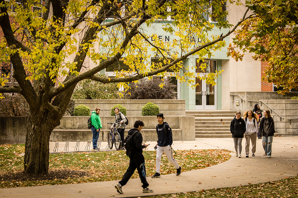 Booth School of Business to celebrate opening of Finance Trading Room with April 24 ribbon-cutting