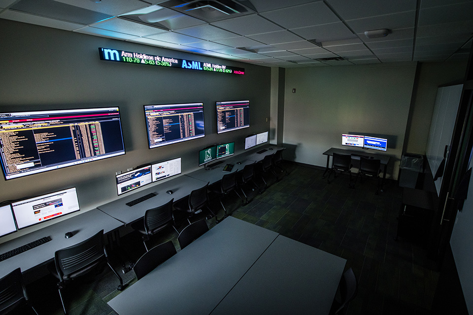 Booth School of Business celebrates opening of Finance Trading Room